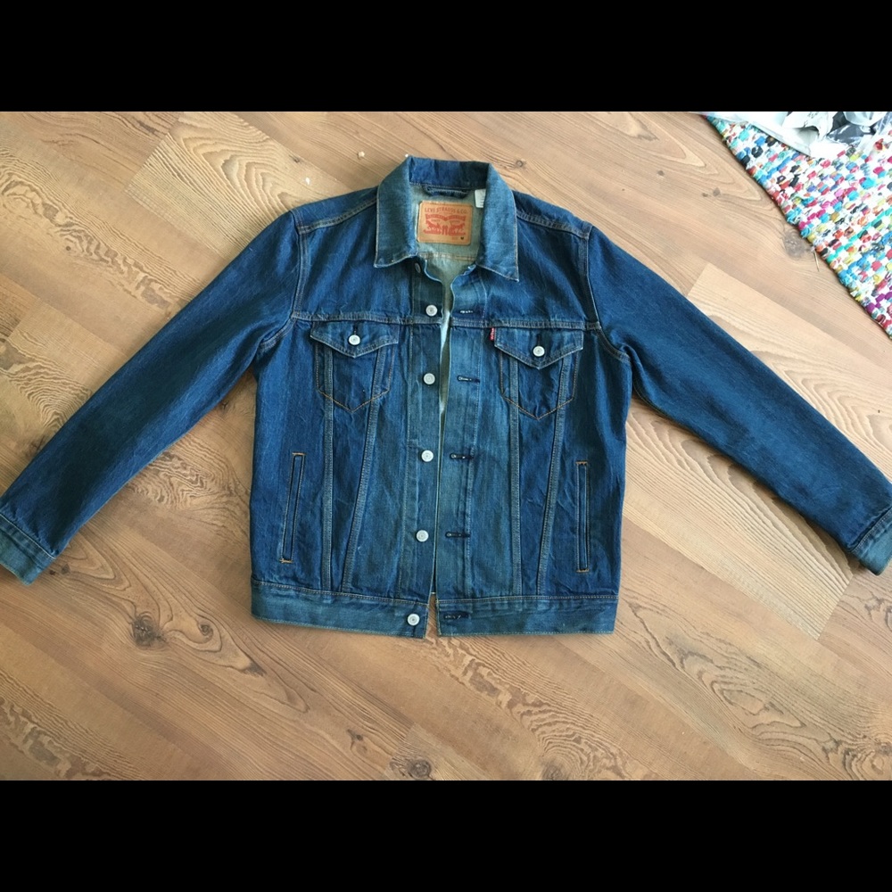 Men’s Levi’s Jean Jacket Size Medium